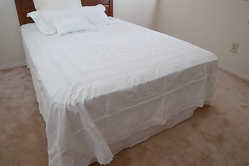 English Eyelets Designs Bed Coverlet. Full Size. 84"x90"